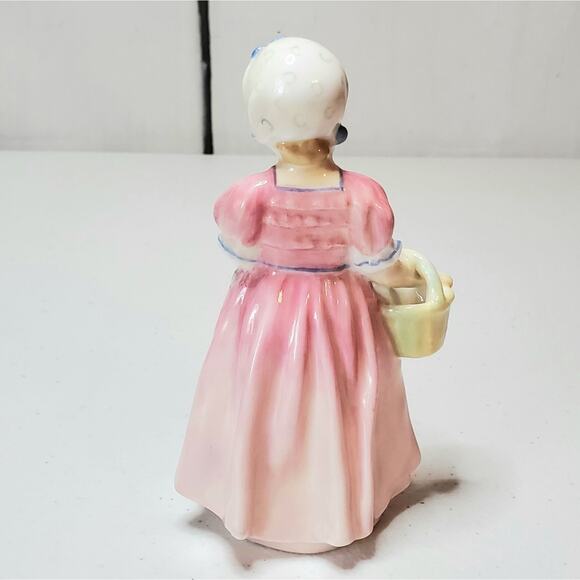 Royal Doulton Tinkle Bell Porcelain Figurine 1677 Vintage - Picture 2 of 11